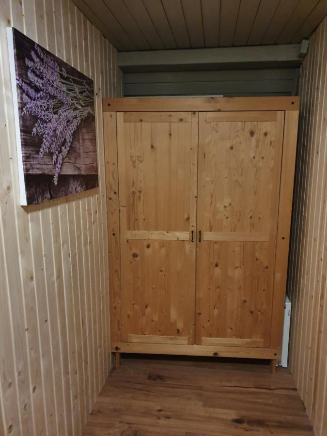 Dachgeschosswohnung In Neumuenster 2 Zimmer Neumünster Exterior foto