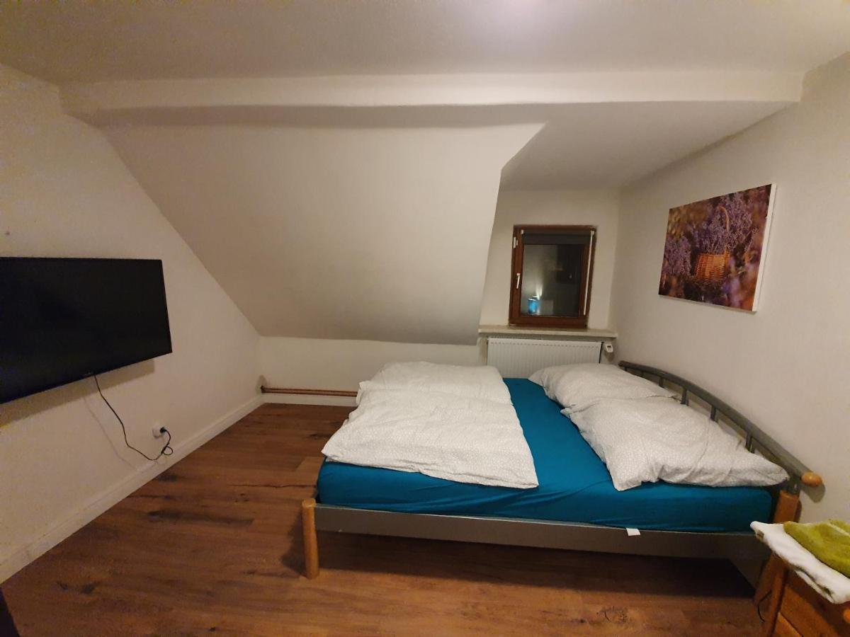Dachgeschosswohnung In Neumuenster 2 Zimmer Neumünster Exterior foto