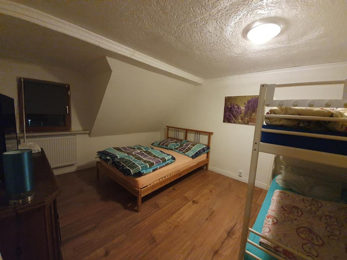 Dachgeschosswohnung In Neumuenster 2 Zimmer Neumünster Exterior foto